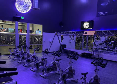 Afterburn Fitness Valencia, Spin room, spin bikes, group fitness classes